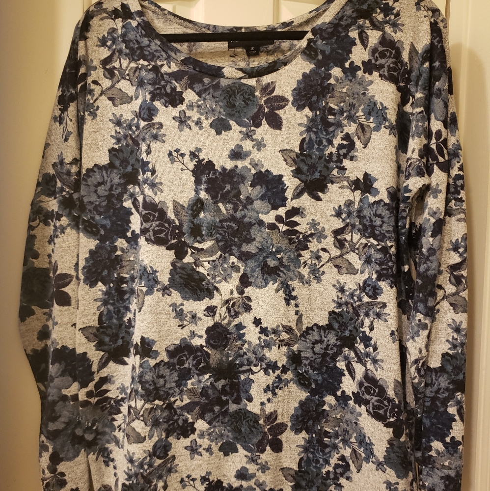 Floral print sweater